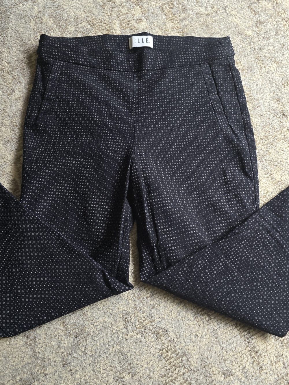 Elle Black Micro-Pattern Pull On Capri Pants